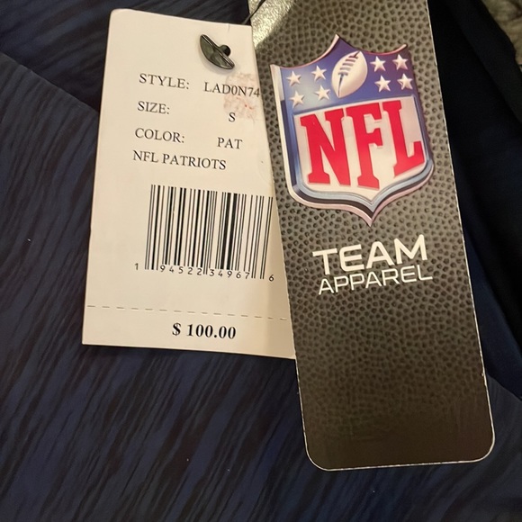 Official NFL licensed 🏈 Patriots zip up. New with tags! - Picture 4 of 8